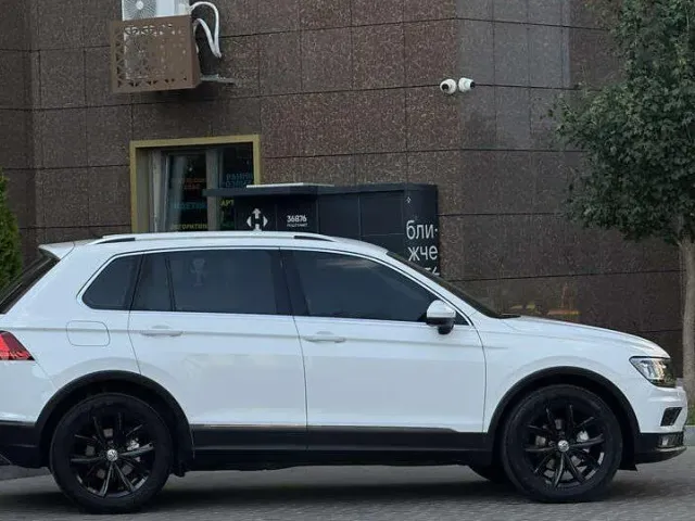 Volkswagen Tiguan - фото 3