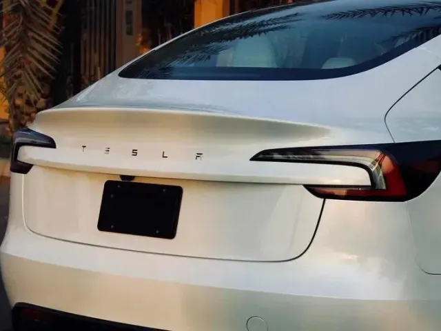 Tesla Model 3 - фото 3