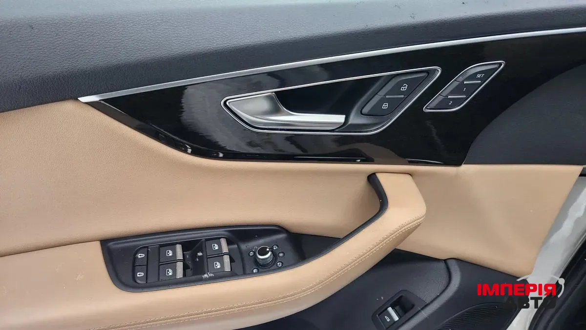 Audi Q7 - фото 12