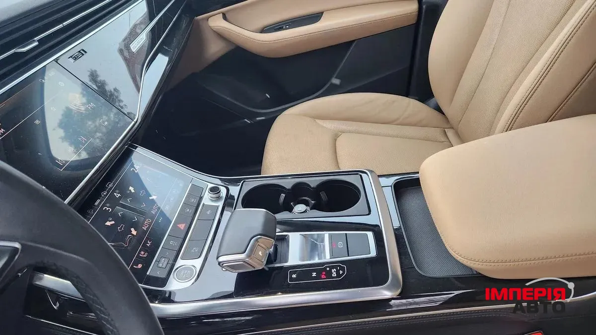 Audi Q7 - фото 10