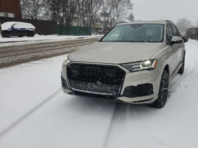 Audi Q7 - фото 1