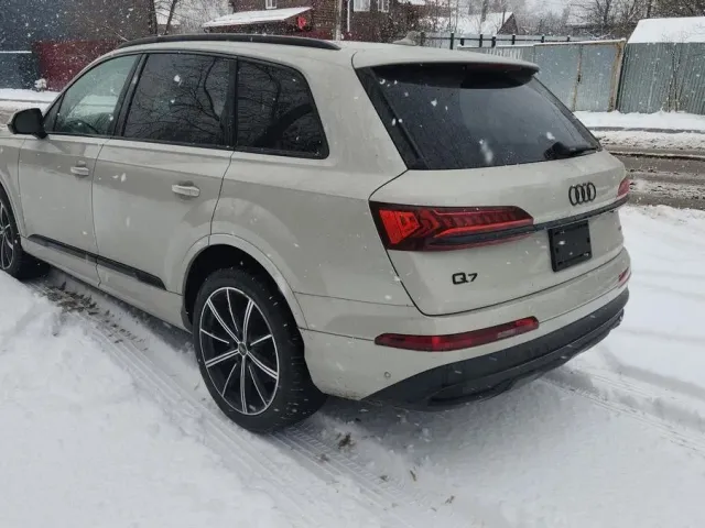 Audi Q7 - фото 4