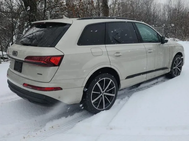 Audi Q7 - фото 5