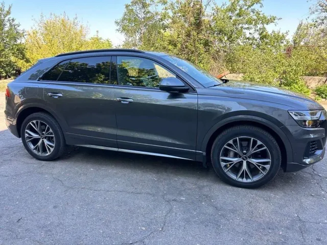 Audi Q8 - фото 5