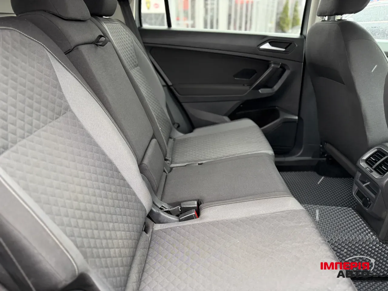 Volkswagen Tiguan - фото 9