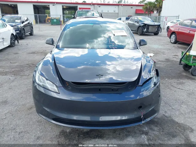 Tesla Model 3 - фото 2