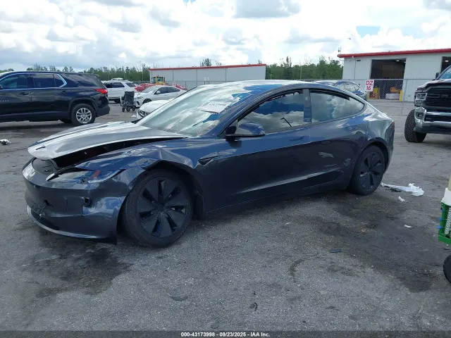 Tesla Model 3 - фото 3