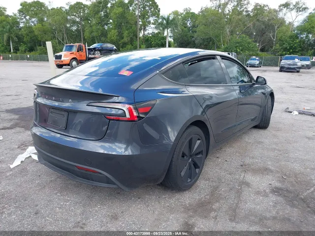 Tesla Model 3 - фото 5