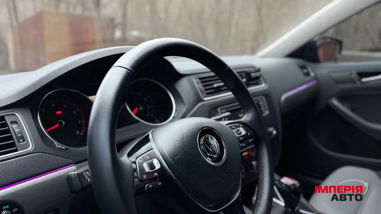 Volkswagen Jetta - фото 5