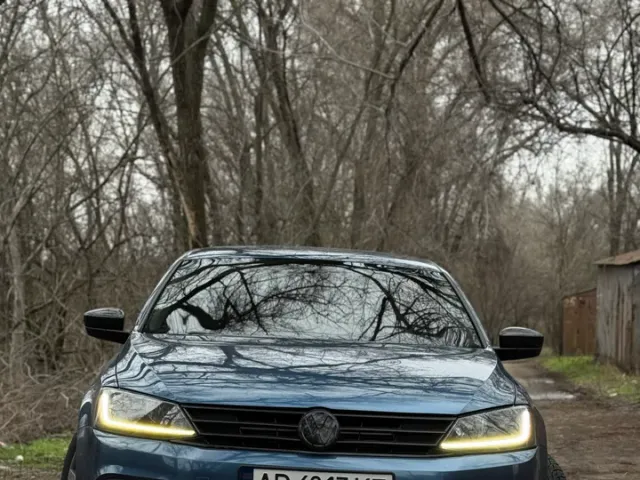 Volkswagen Jetta - фото 4