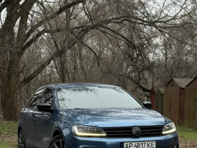 Volkswagen Jetta - фото 1