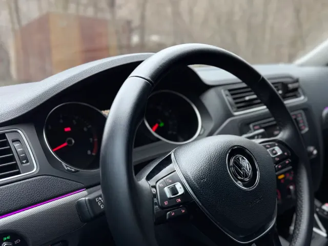 Volkswagen Jetta - фото 5