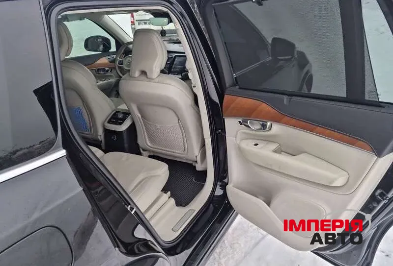 Volvo XC90 - фото 8