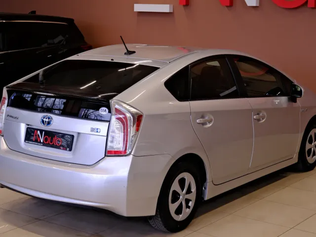 Toyota Prius - фото 5