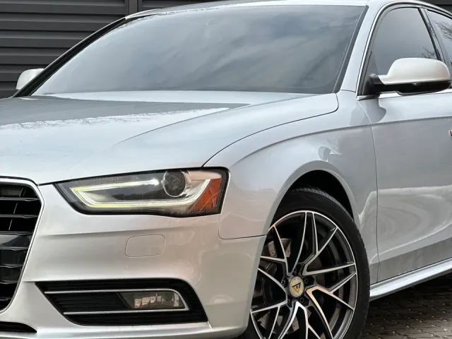 Audi A4 - фото 5