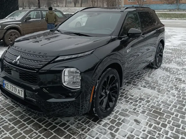 Mitsubishi Outlander - фото 1