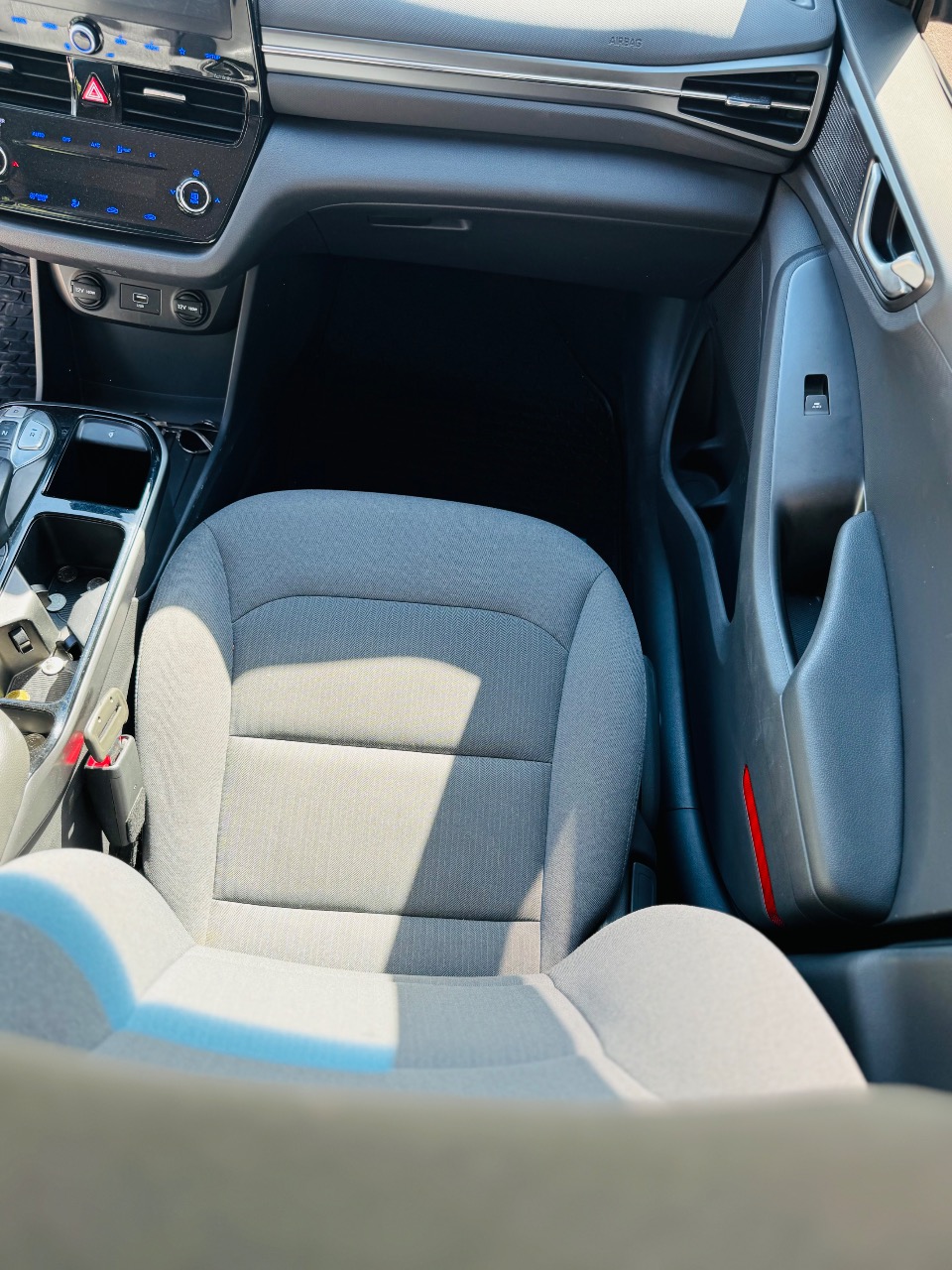 Hyundai IONIQ - фото 10