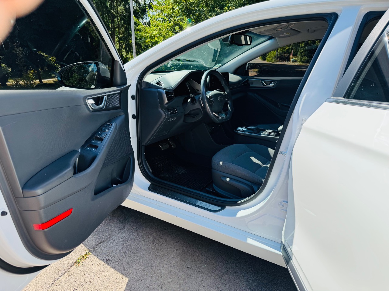 Hyundai IONIQ - фото 20