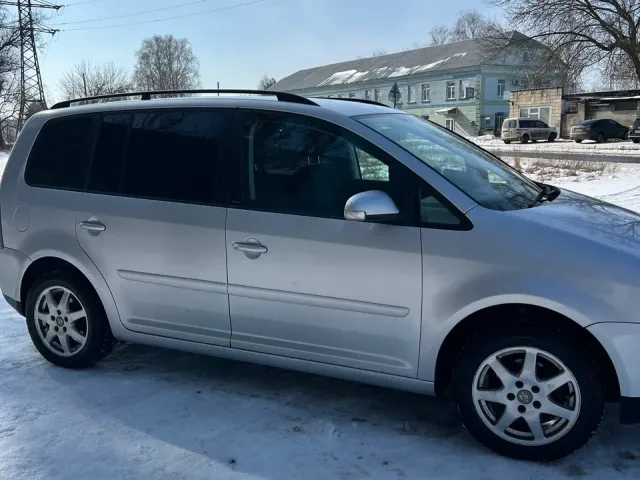 Volkswagen Touran - фото 3