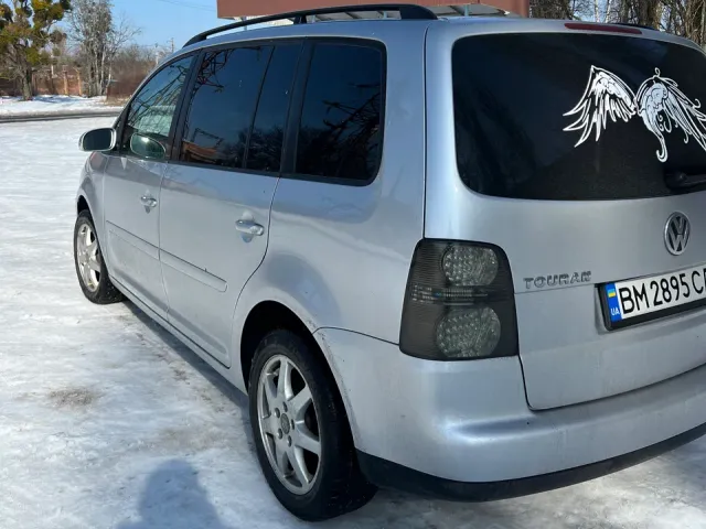 Volkswagen Touran - фото 5