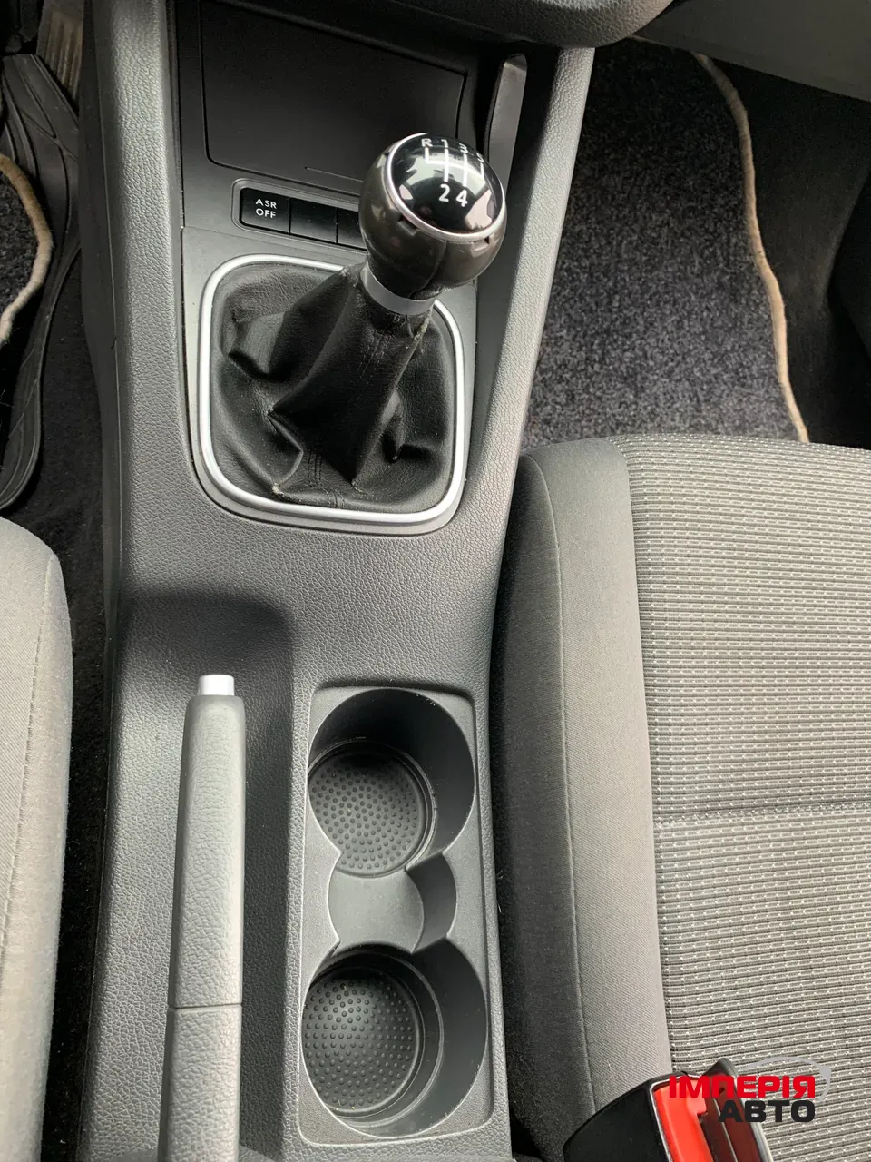 Volkswagen Jetta - фото 24