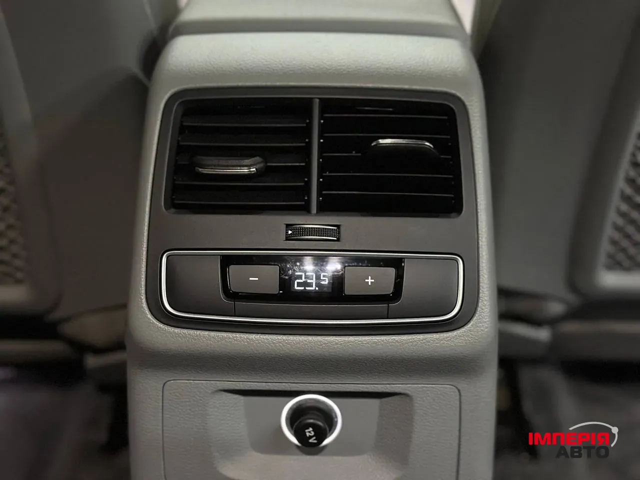 Audi A4 - фото 18