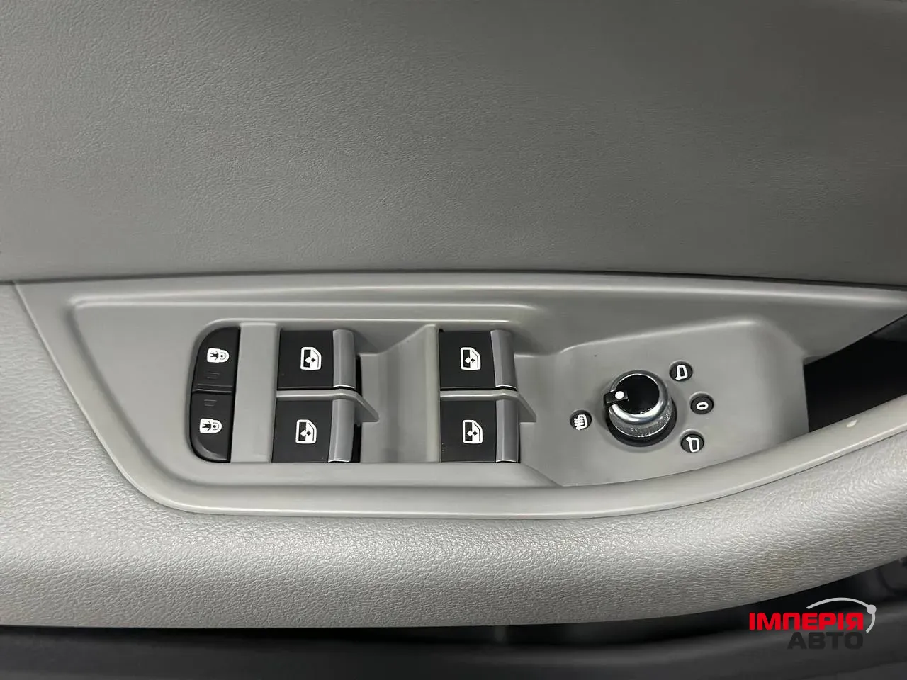 Audi A4 - фото 16