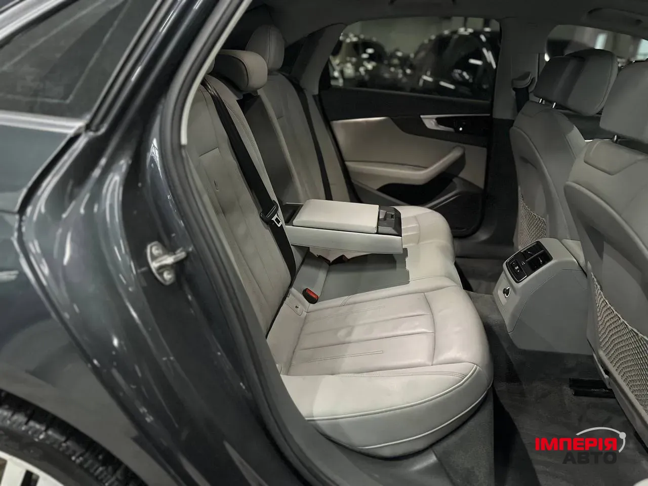 Audi A4 - фото 4