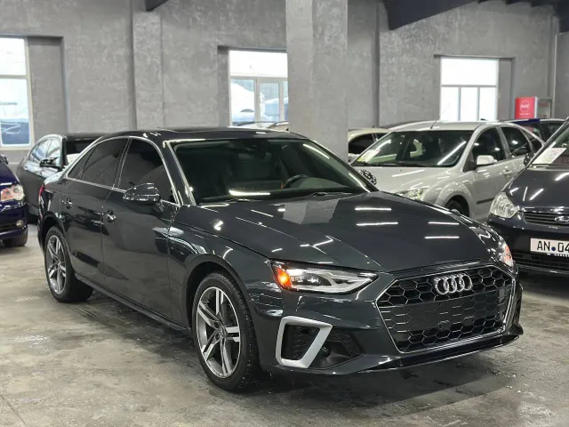 Audi A4 - фото 5