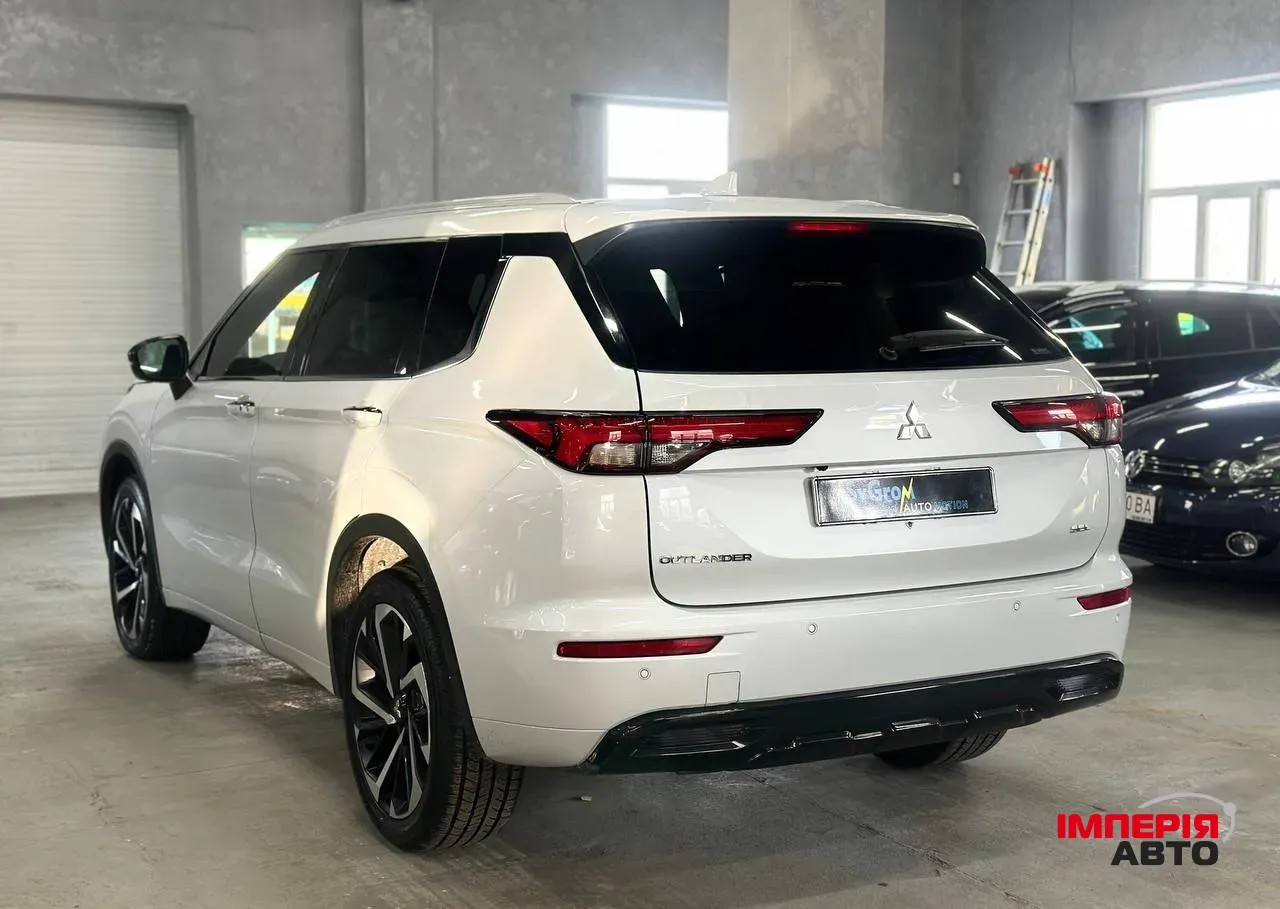 Mitsubishi Outlander - фото 8