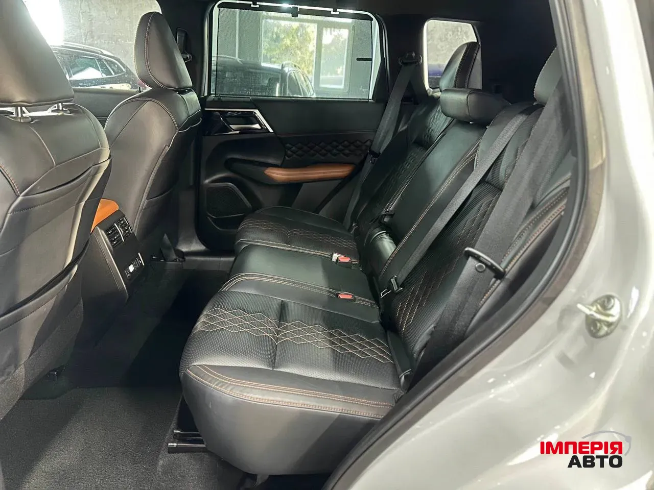 Mitsubishi Outlander - фото 4