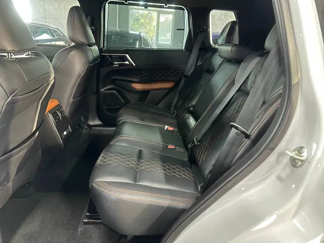 Mitsubishi Outlander - фото 4