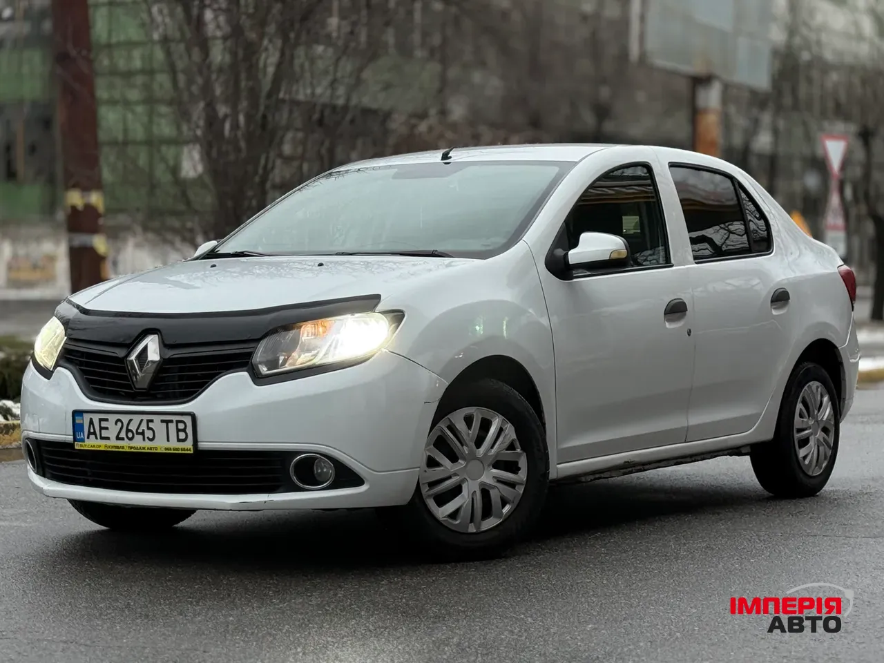 Renault Logan - фото 1