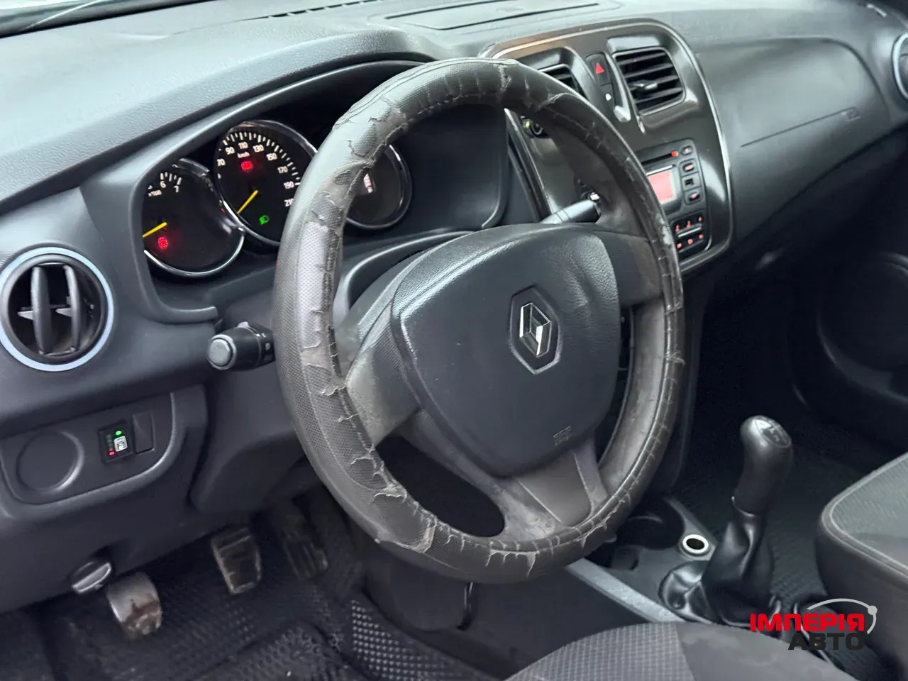 Renault Logan - фото 35