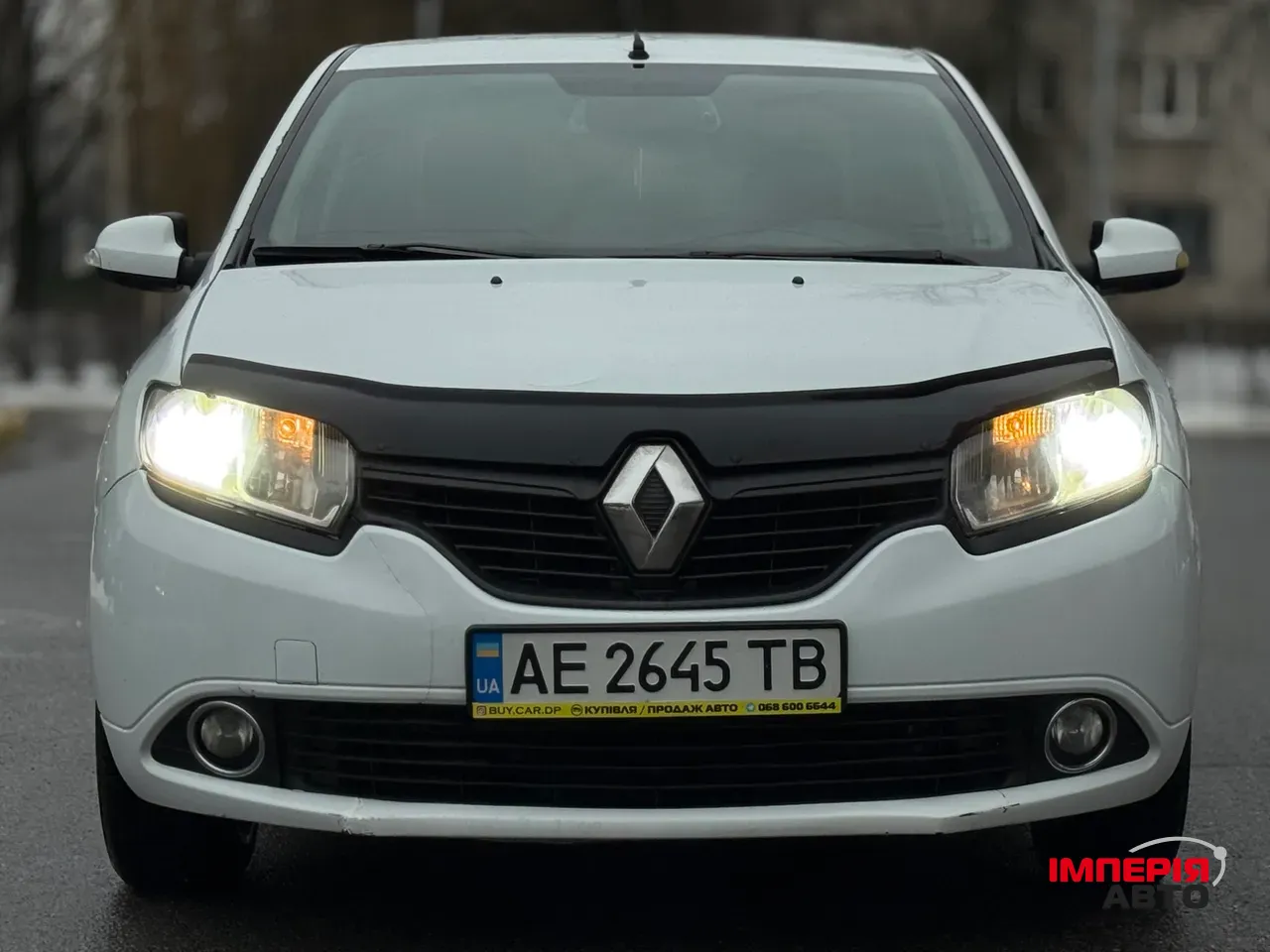 Renault Logan - фото 8