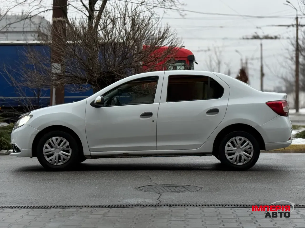 Renault Logan - фото 2
