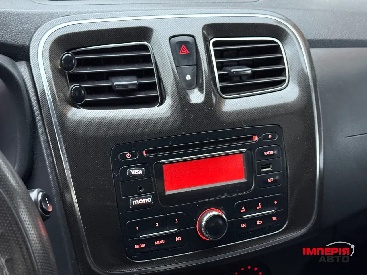 Renault Logan - фото 41