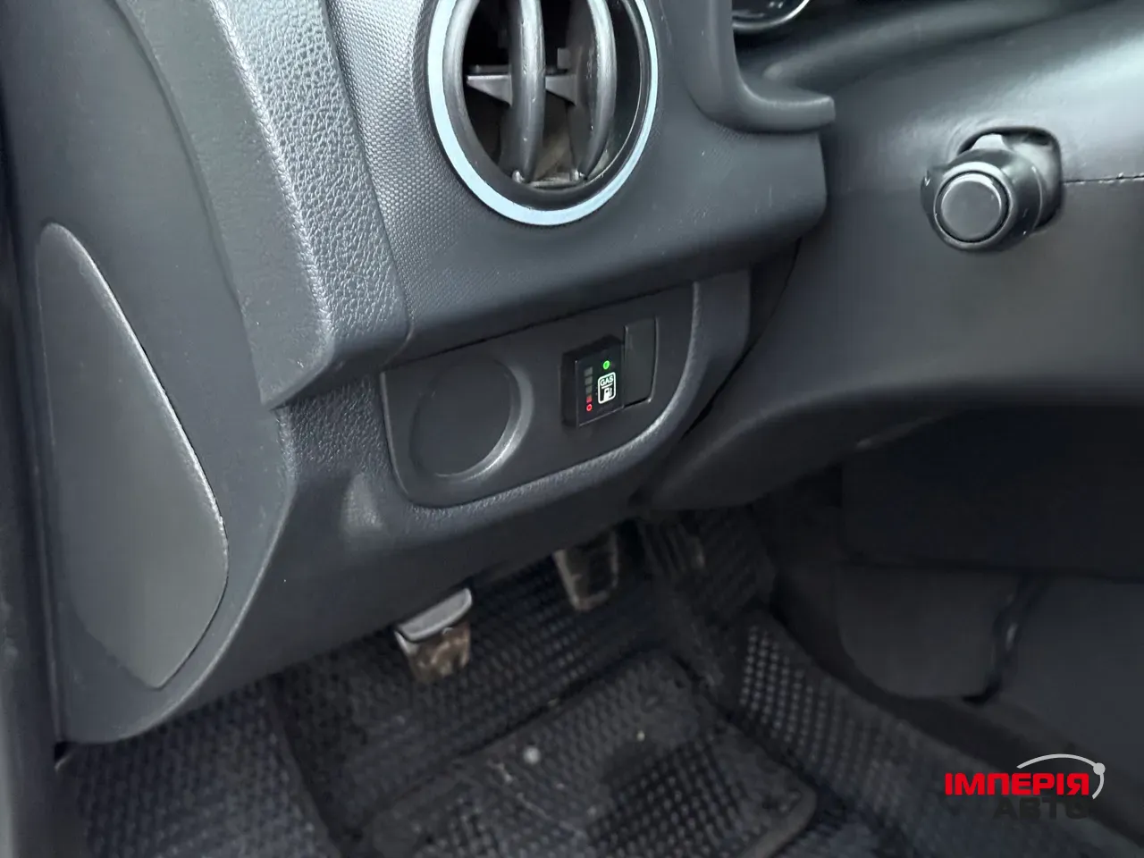 Renault Logan - фото 40