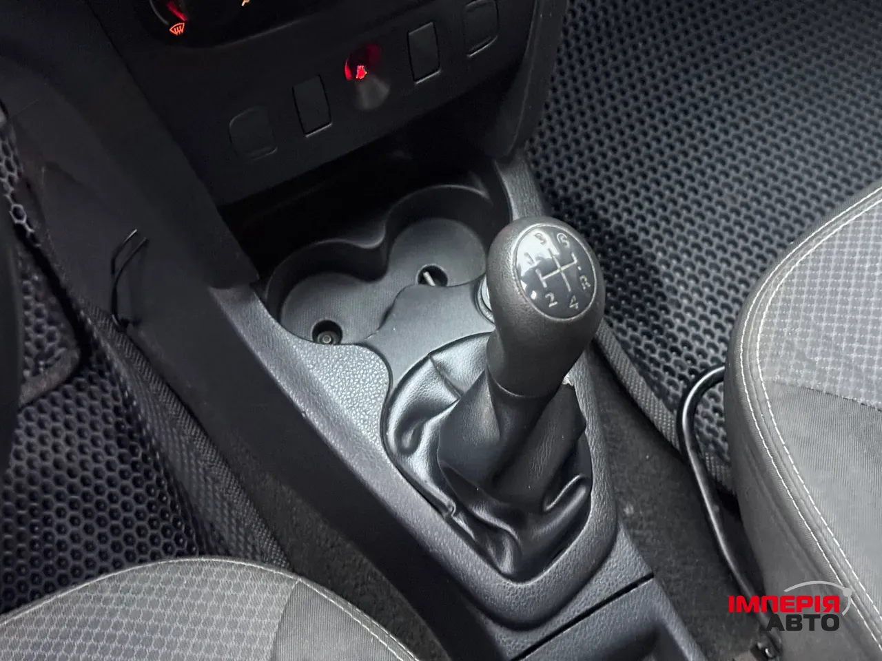 Renault Logan - фото 45