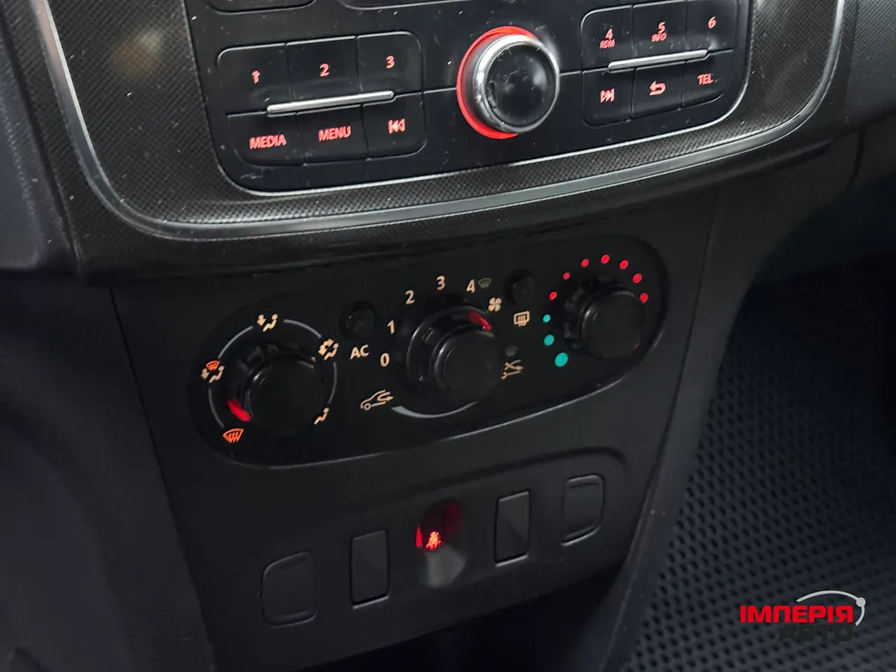 Renault Logan - фото 46