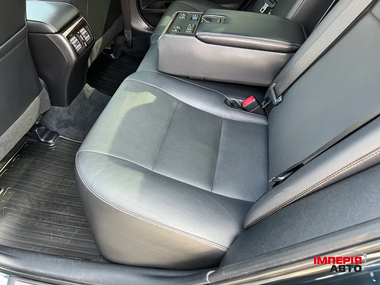 Toyota Camry - фото 6