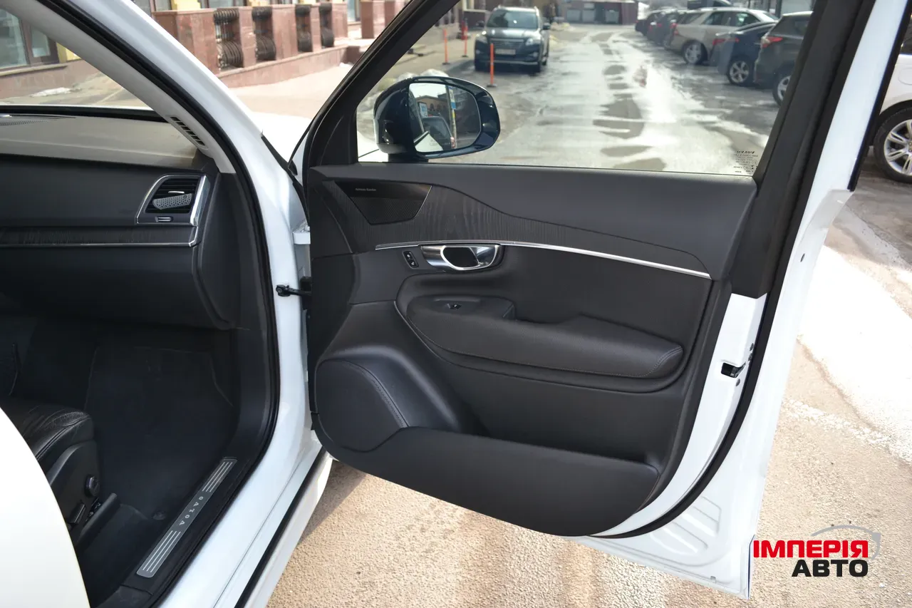 Volvo XC90 - фото 31