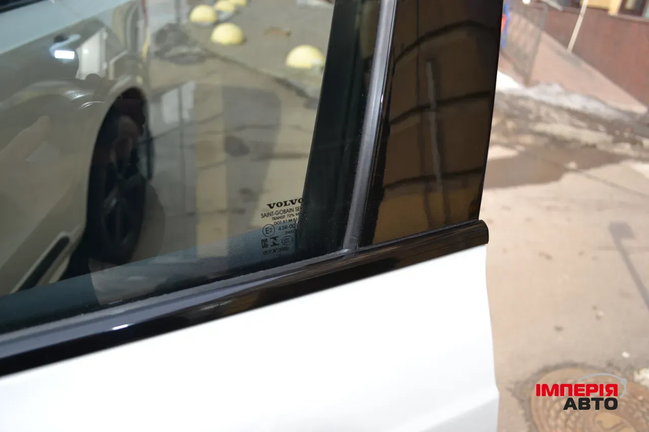 Volvo XC90 - фото 17