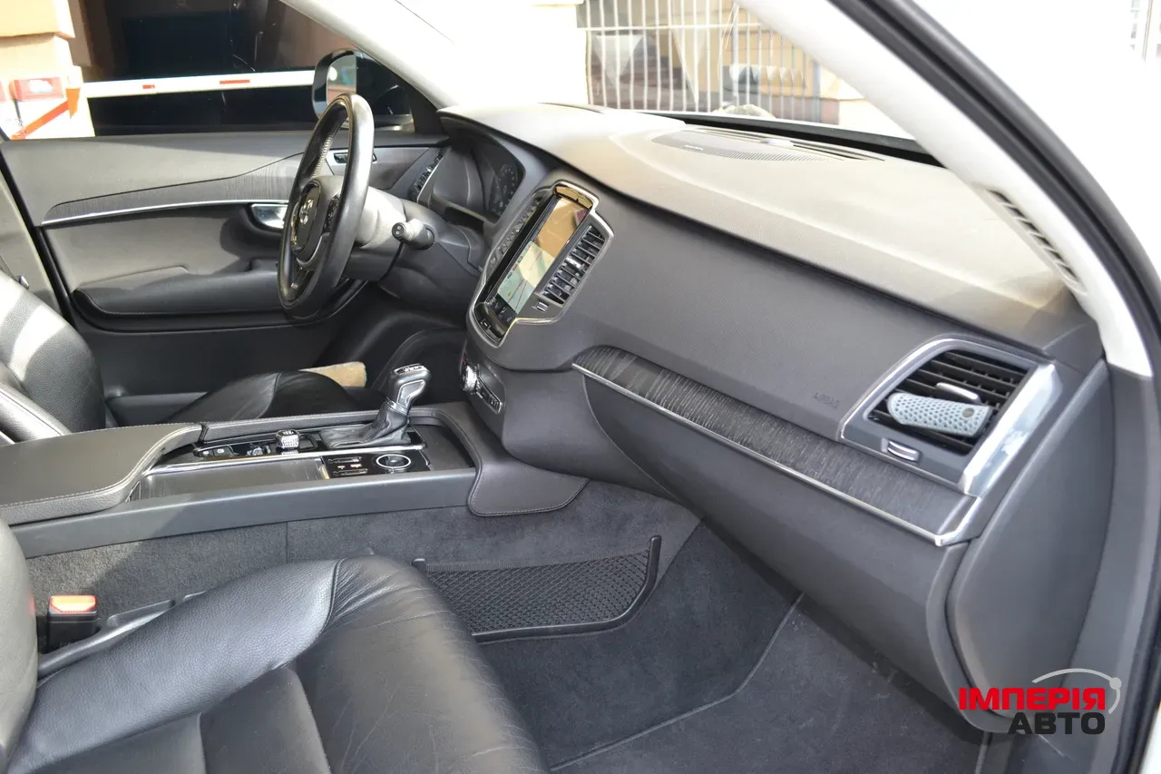 Volvo XC90 - фото 32