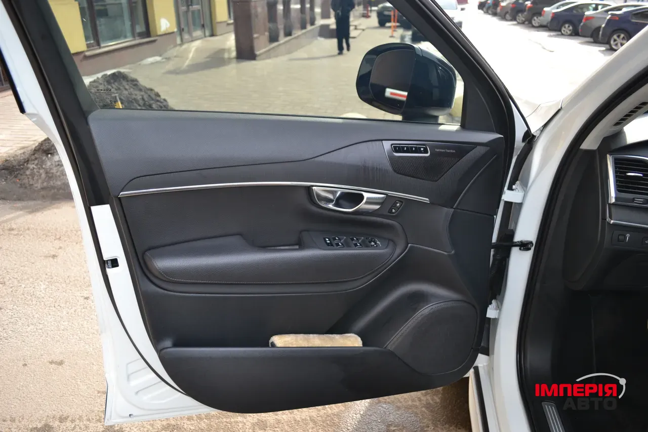 Volvo XC90 - фото 23