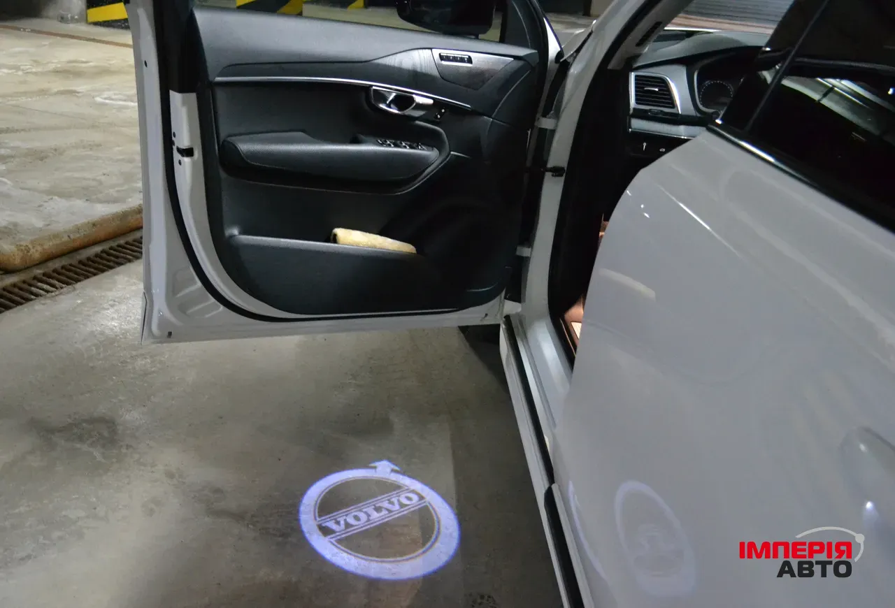 Volvo XC90 - фото 8