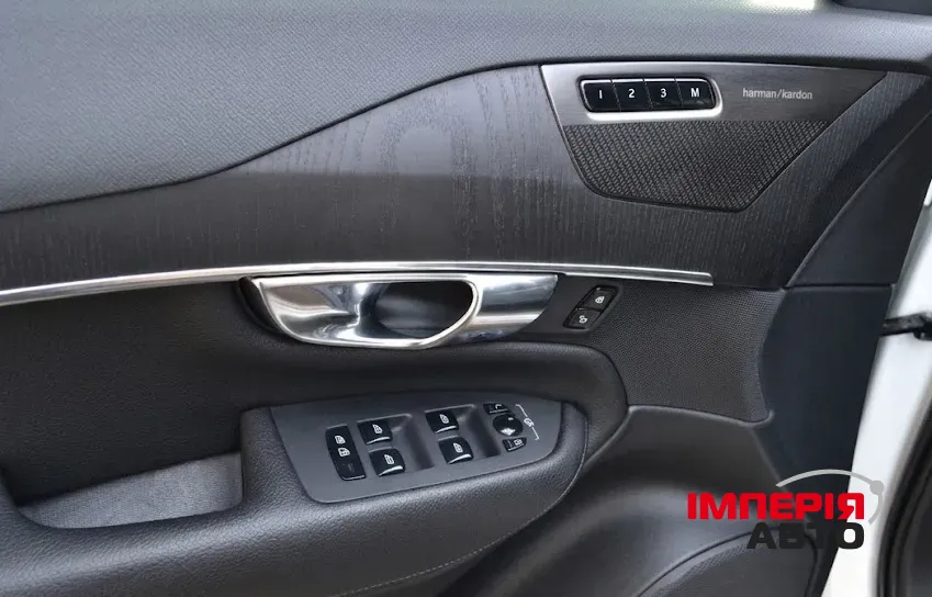Volvo XC90 - фото 24