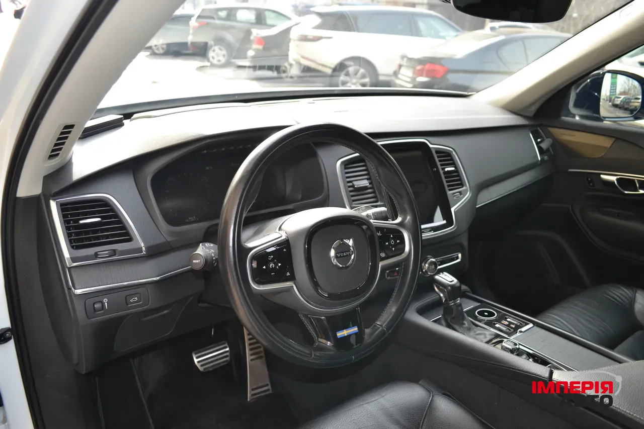 Volvo XC90 - фото 26
