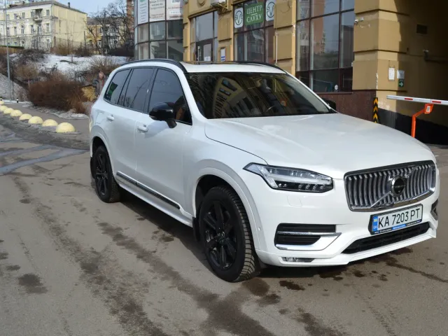 Volvo XC90 - фото 1