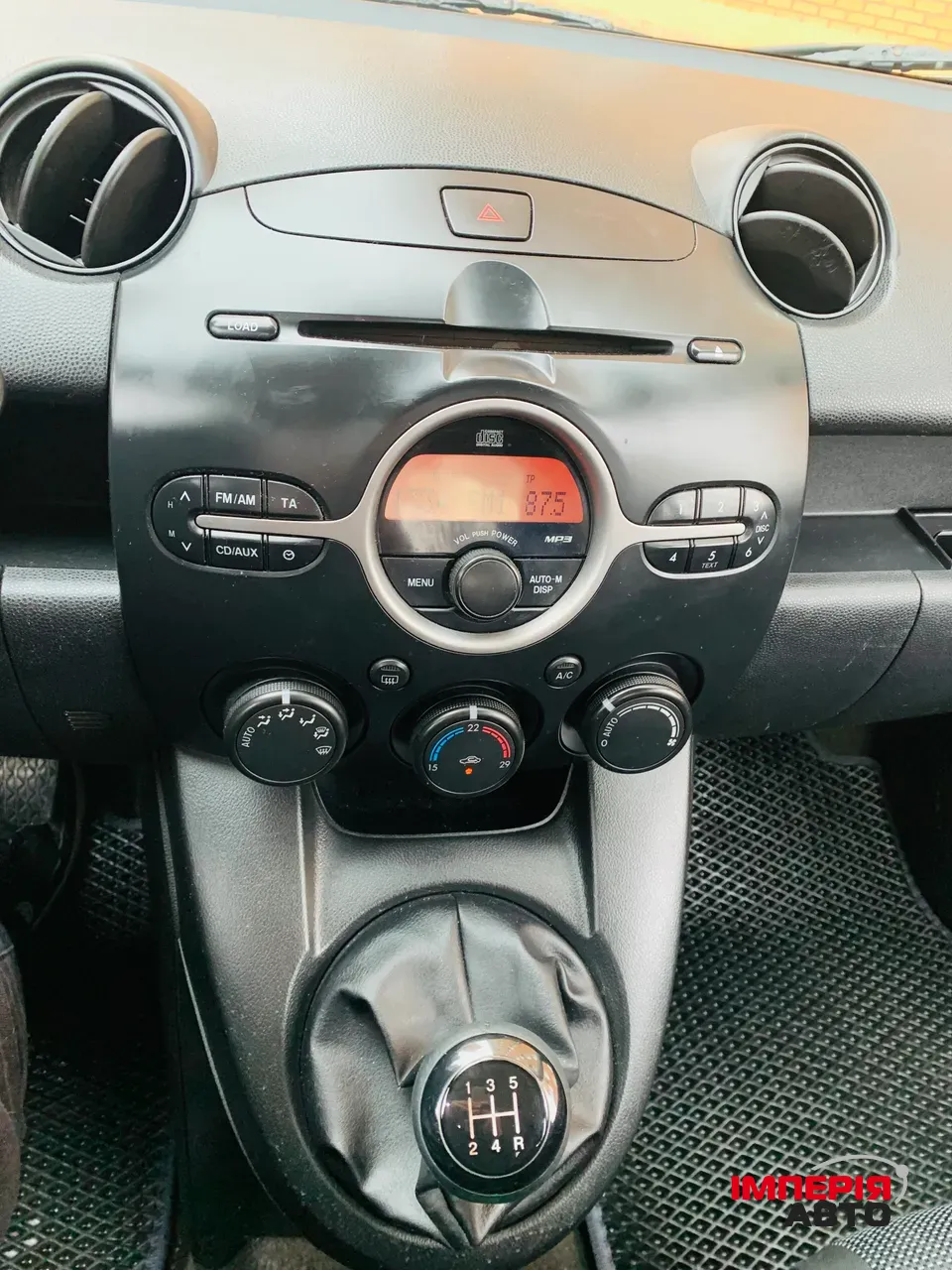 Mazda 2 - фото 12